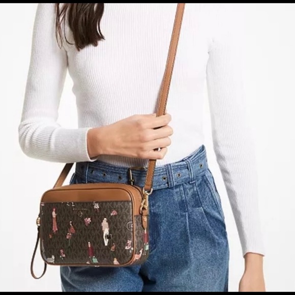 Michael Kors Signature Jet Set Charm Large East West Camera Crossbody. NWT - Picture 1 of 4